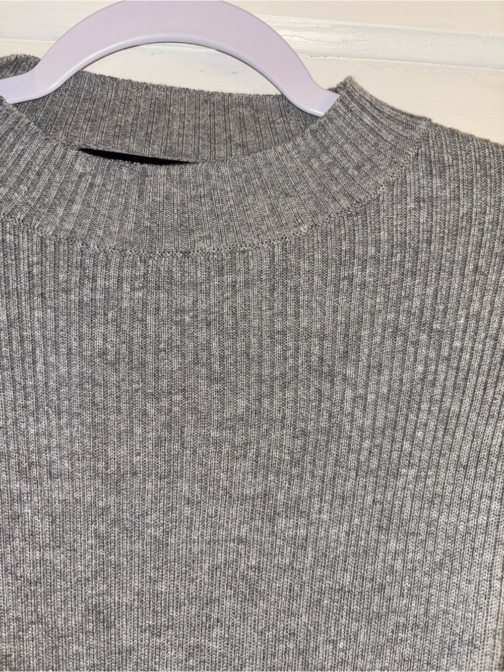 Brandy Melville Cropped Mock neck Sweater - Picture 4 of 6